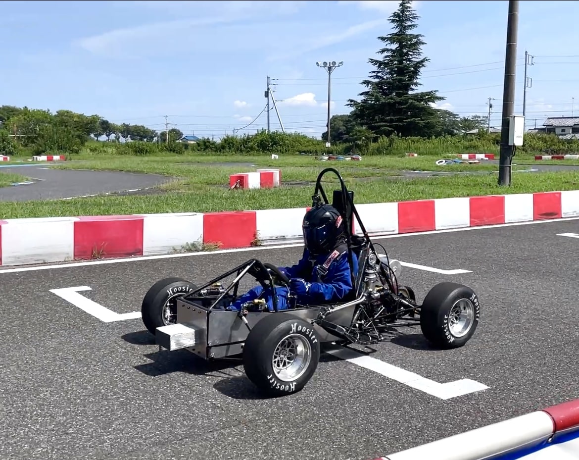 レーシングカーを運転したぞ！！